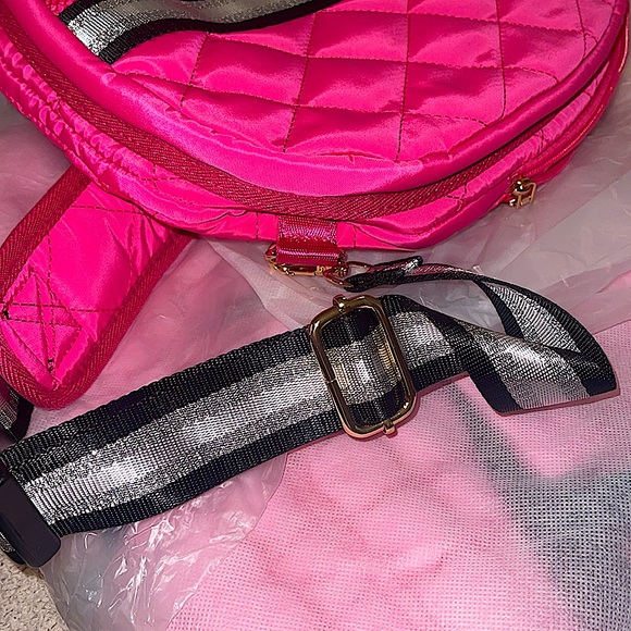 🆕🌿🩷LEMONBELLA: Pickle Ball Quilted Hot Pink Bag w/Stripe - Picture 8 of 13